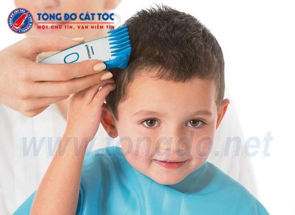 Tông đơ cắt tóc trẻ em: Hãy cùng đến với thế giới chuyên nghiệp của tông đơ cắt tóc trẻ em. Sản phẩm này giúp bạn có thể tự tạo kiểu tóc cho con ngay tại nhà một cách đơn giản và dễ dàng. Tông đơ được thiết kế đặc biệt cho trẻ em, cắt tóc sạch sẽ và an toàn, cho phép bạn tạo kiểu tóc độc đáo cho con mình mà không lo đến việc làm tổn thương da đầu.