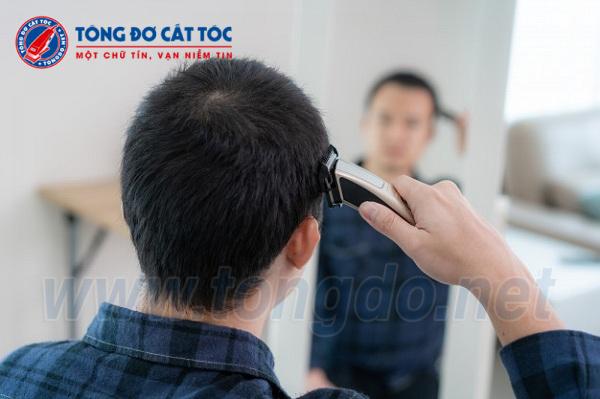 Sử dụng tông đơ hớt tóc tại nhà: Bạn muốn tự tay hớt tóc tại nhà mà không cần đến tiệm tóc? Hãy sử dụng tông đơ hớt tóc tại nhà của chúng tôi, sản phẩm có thiết kế tiện lợi và chất lượng cao. Hãy xem hình ảnh để tìm hiểu thêm về sản phẩm này nhé!