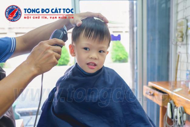 Sử dụng tông đơ hớt tóc cho bé Sử dụng tông đơ hớt tóc cho bé