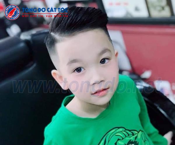 Cách cắt tóc bằng tông đơ tại nhà an toàn cho trẻ em 4 Cách cắt tóc bằng tông đơ tại nhà an toàn cho trẻ em 4